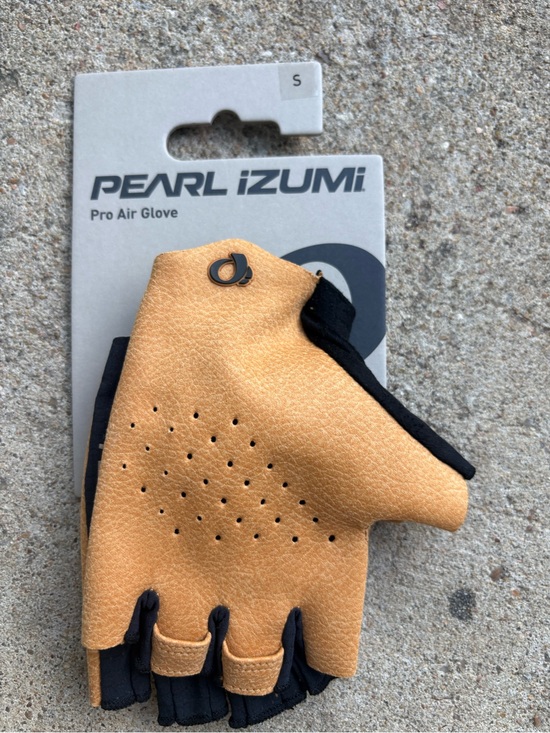 Pearl Izumi Accessories - NWT Pearl Izumi Women’s PRO Air Gloves Black/Tan Small